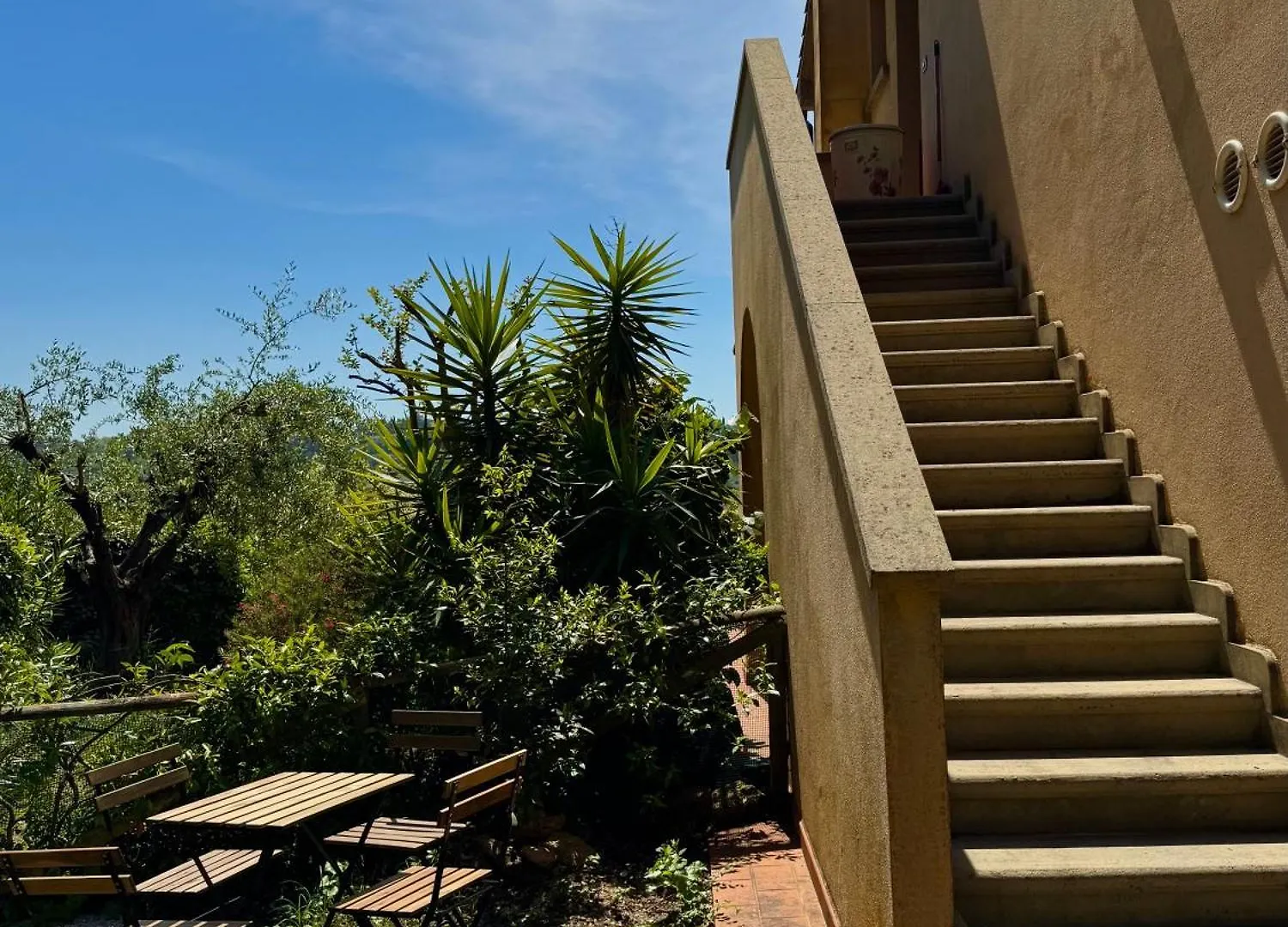 Apartmán Trilocale Con Piscina Montescudaio
