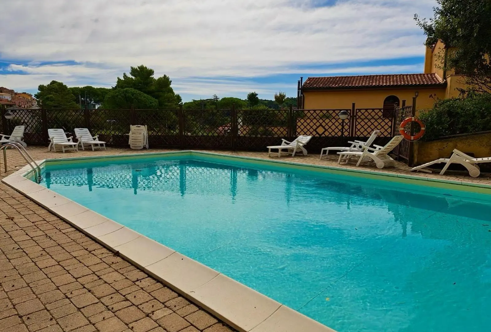 Apartmán Trilocale Con Piscina Montescudaio